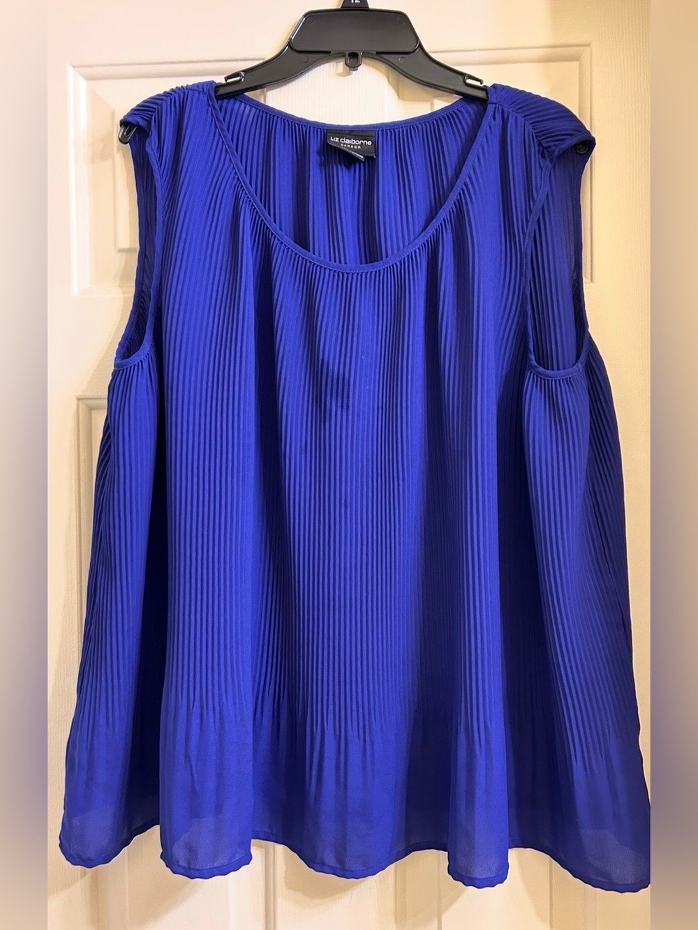 Liz Claiborne Career sleeveless tank style flowing top
